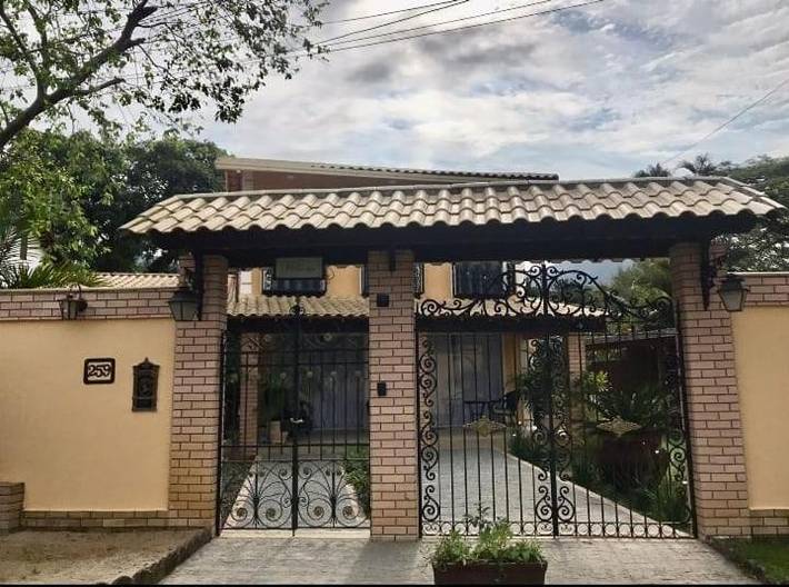 Casas e apartamentos de temporada para 11 pessoas, com piscina e balcão em Guapimirim