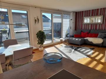 Ferienwohnung 'Tina's Lounge Penthousewohnung' mit Bergblick, privater Terrasse und Wlan