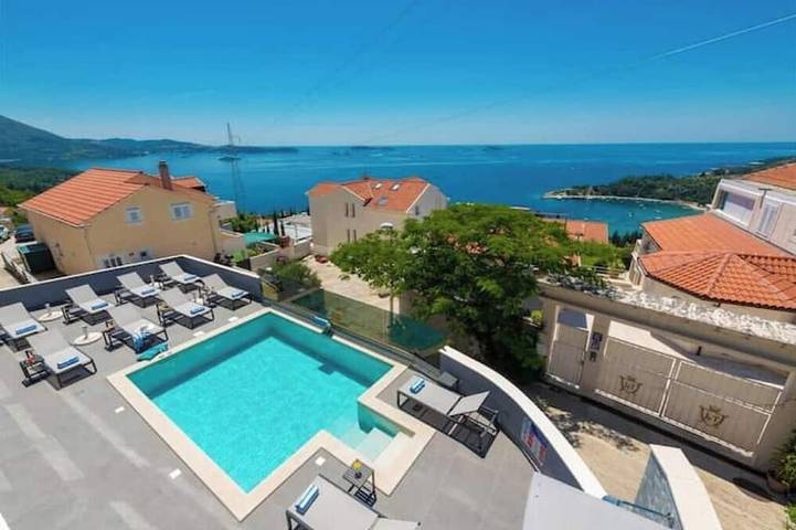 Villa pour 4 personnes, avec sauna ainsi que jacuzzi et balcon à Mlini