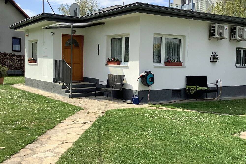Schönes alleinstehendes Ferienhaus für 4 Gäste mit Klimaanlage,  W-Lan, Tv und Haustiere erlaubt in Floridsdorf, Wien
