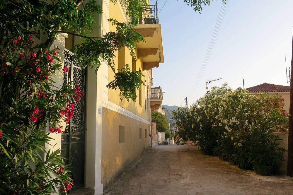 Villa mit traumhafter Aussicht in Poros Stadt, Poros