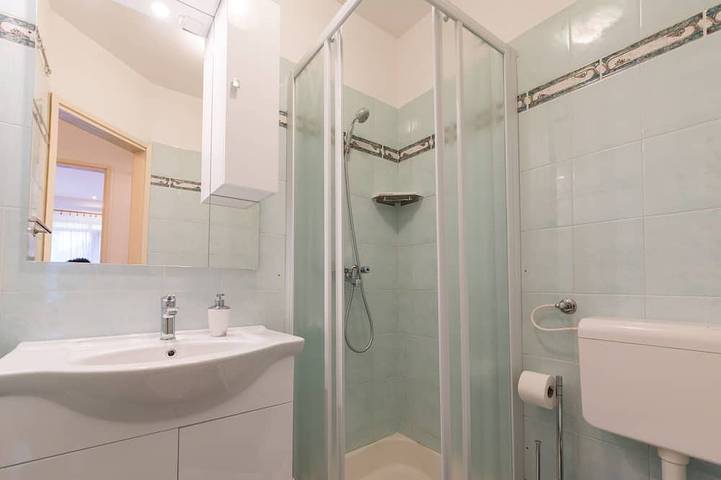 Ganze Wohnung, Apartment + kostenlose bootsfahrt + 2 Fahrräder + Klima + WiFi in Kroatische Adria