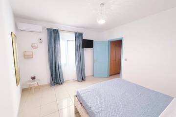 Apartment for 6 People in Firostefani, Thera, Photo 1