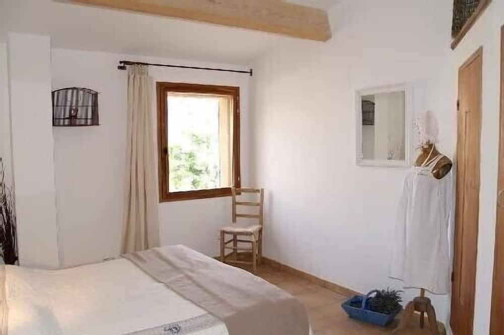 Country house, secure swimming pool and landscape meadow, excellent services in Villars, Parc naturel régional du Luberon