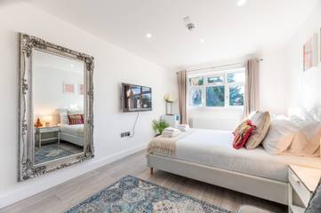 Glamping for 2 People in Chessington World of Adventures, Surrey, Photo 1