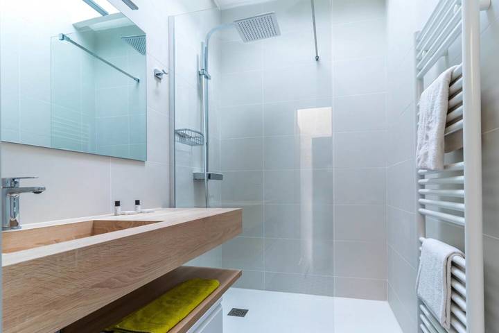 Apartamento vacacional entero, Chambre Tanjia, balcón privado y clima in Burdeos, Región de Burdeos