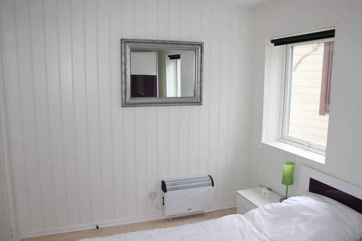 Ganze Wohnung, Gemütliche Ferienwohnung direkt am Fjord in Hyllestad