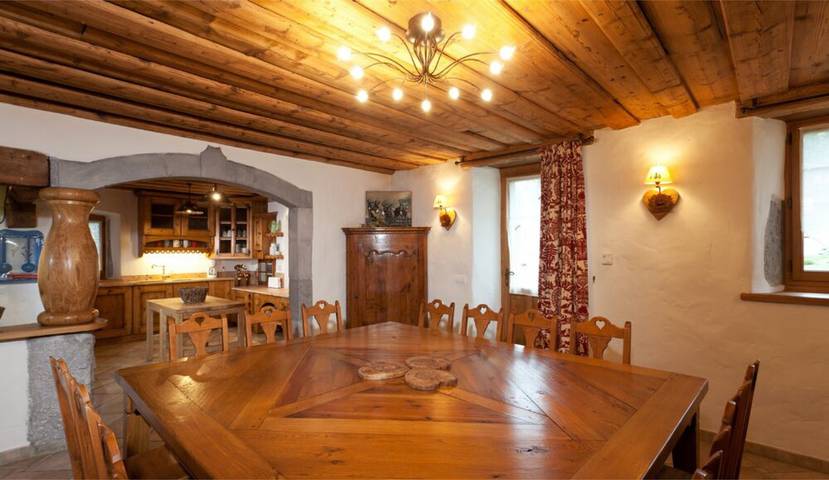 Chalet 'La Ferme Des Fontany' mit Bergblick, privater Terrasse und Wi-Fi in Samoëns, Region Bonneville
