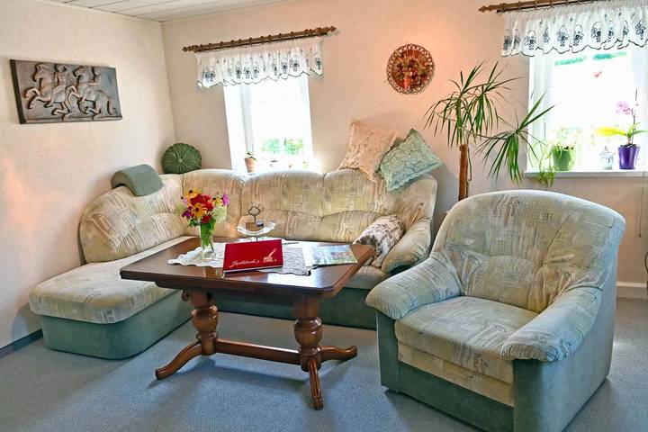 Ganze Ferienwohnung, Ferienwohnung mit Sitzecke im Freien in Schirgiswalde, Schirgiswalde-Kirschau
