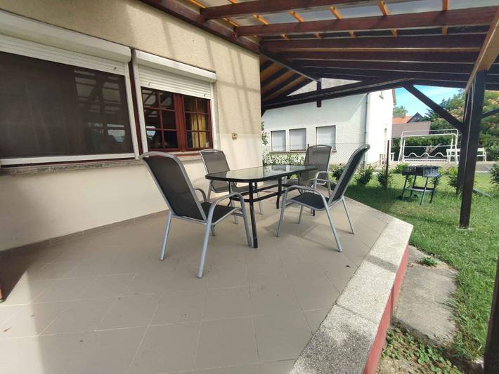 Ferienhaus mit Garten, grosser Terrasse und Grillmöglichkeit  in Balatonkeresztur, Plattensee Südufer