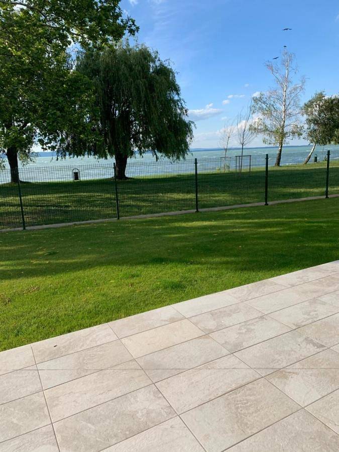 Ferienwohnung für 6 Personen, mit Garten und Seeblick sowie Ausblick und Pool in Siofok - 2