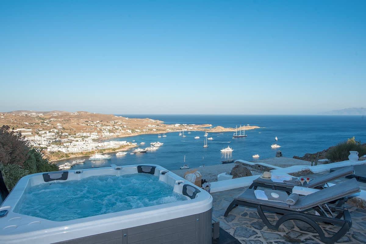 Mykonos Psarou Place, Seaview with Private Jacuzzi in Mykonos