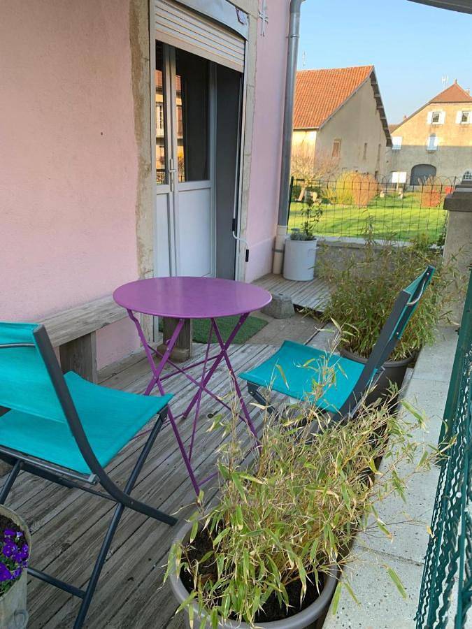 Location de vacances pour 3 personnes, avec terrasse à Pupillin - 2