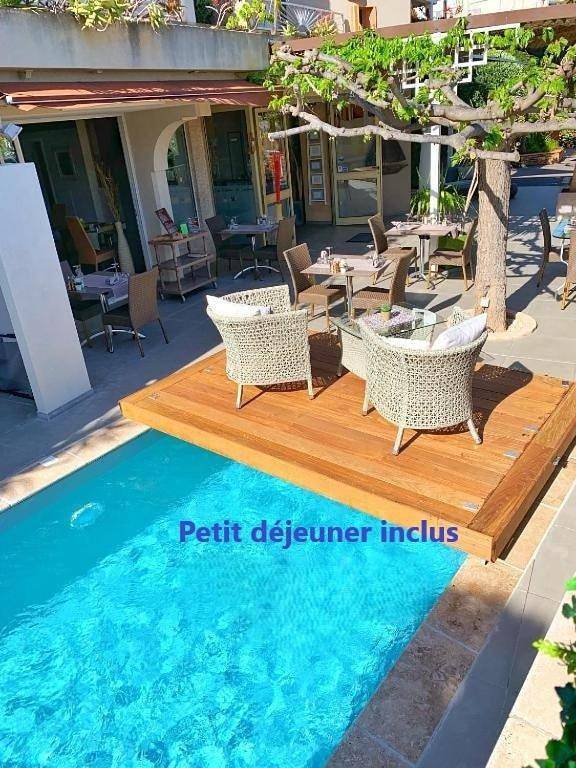 Hôtel pour 2 personnes, avec piscine et jardin ainsi que jacuzzi et sauna