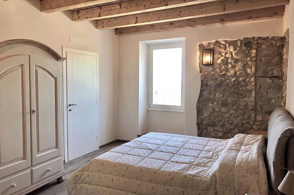 Landhaus mit schöner Aussicht auf den See und die Moränenhügel in Ponti sul Mincio, Gardasee