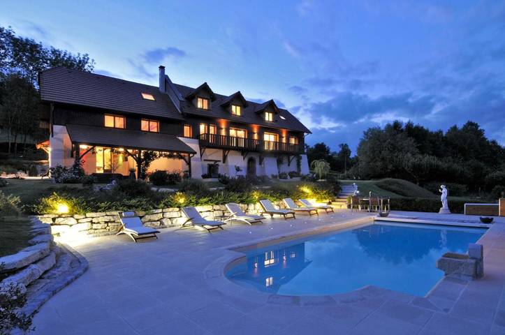 Maison d’hôte pour 3 personnes, avec Terrasse et Jacuzzi ainsi que Jardin et Piscine dans Nattages