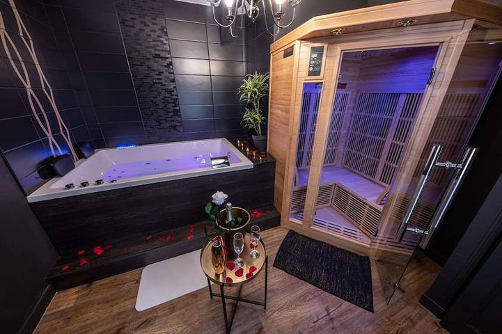 Appartement de vacances pour 2 personnes, avec Jacuzzi ainsi que Terrasse et Sauna à Troyes