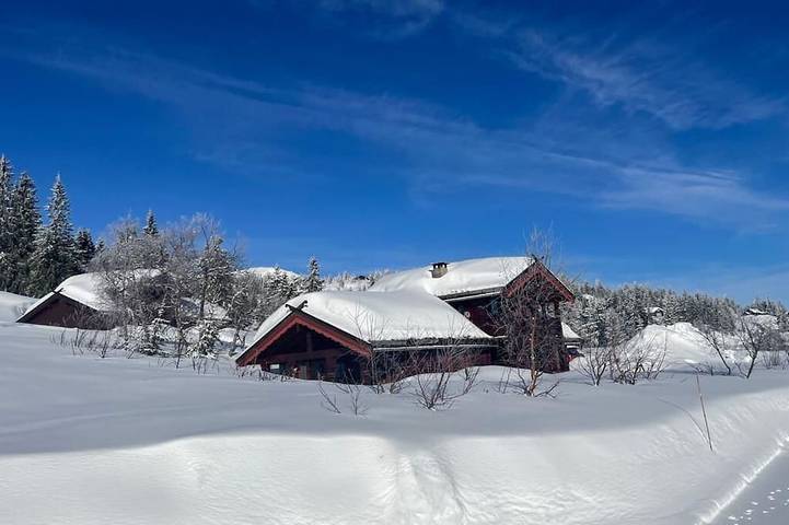 Hyggelig Hytte med Sauna og Innendørs Boblebadekar. Nær Skibakken og Sommarland in Bø