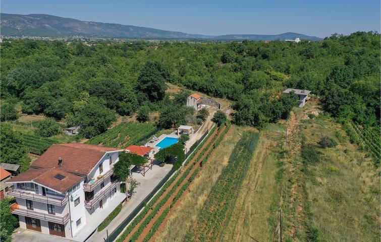 Reizendes Apartment mit einem Schlafzimmer, Pool, WLAN und Terrasse in der Nähe des Flusses Matica in Imotski, Makarska Riviera
