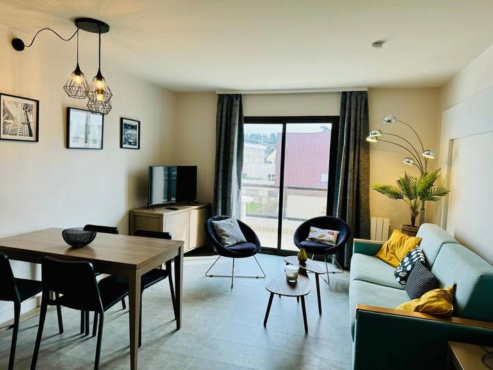 Appartement de vacances pour 5 personnes, avec piscine ainsi que vue et jardin