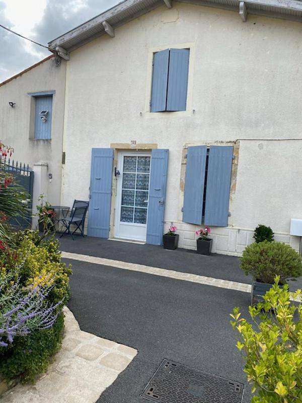 Gîte pour 9 personnes, avec terrasse dans Plassac (Charente-Maritime)