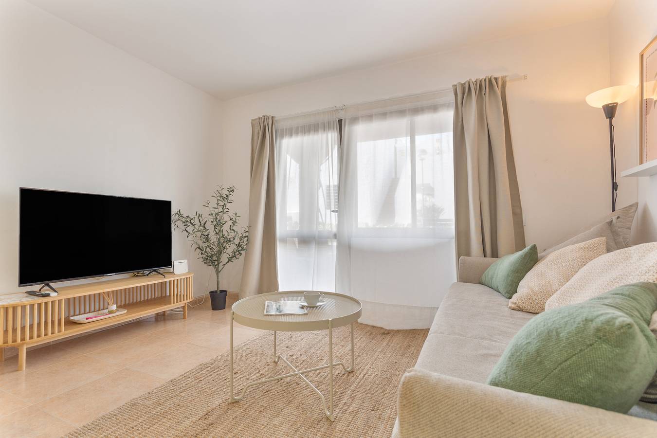 Ganze Wohnung, Ferienwohnung 'Casa Amanay Dunas' mit Gemeinschaftspool, privater Terrasse und Wlan in Corralejo, La Oliva