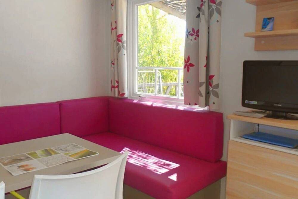 Zecamping 2 étoiles piscine chauffée locatif Tv clim 20m2 2 pers in Saint-Auban, Région de Cannes