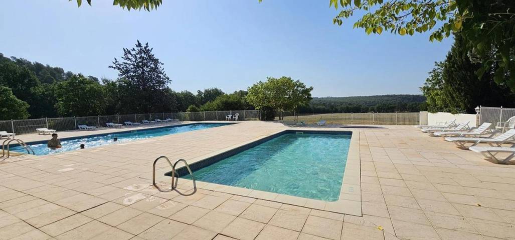Camping pour 4 personnes, avec Piscine