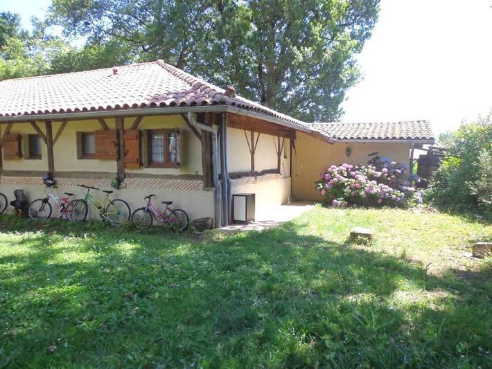 Gîte pour 4 personnes, avec Terrasse et Jardin ainsi que Piscine et Vue