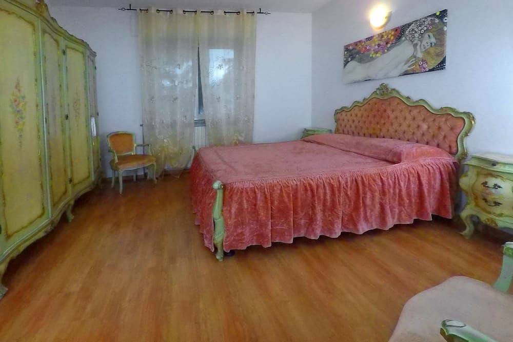 Villa Ornella - Luxury Mansion (8 people version) with private pool in Rongio, Mandello del Lario