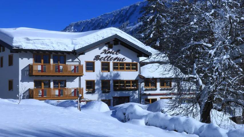 Ferienwohnung für 4 Personen, mit Terrasse und Garten sowie Sauna in Riezlern