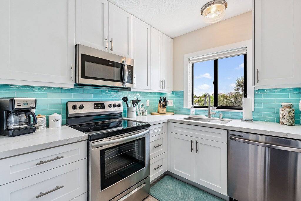 Ganze Wohnung, Gehen Sie zum Strand, Einkaufsmöglichkeiten, Restaurants und vieles mehr! ❤️💛💚 in Jupiter, Palm Beach County