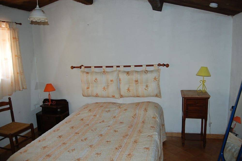 Villa en zona tranquila con sombra en 3750m2 cerrado con piscina privada y casa de la piscina in Régusse, Región Brignoles