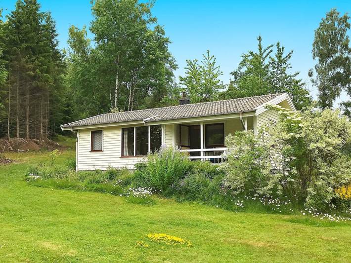 Feriehus for 4 personer, med innsjøutsikt og hage i Bohuslän