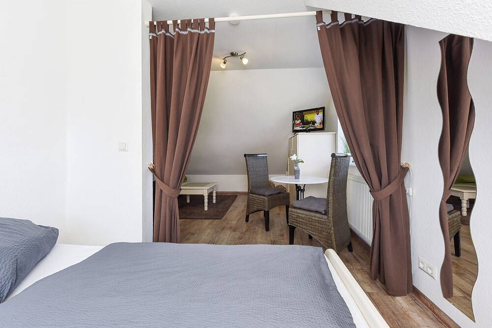 Ganze Wohnung, Ferienwohnung Schwalbennest - Haus Friesische Weite im Wangerland in Neugarmssiel, Wangerland