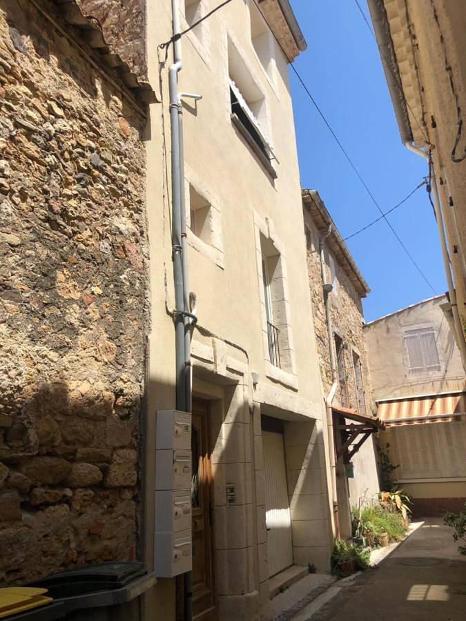Appartement entier, One-Bedroom Apartment in Roujan, Côte méditerranéenne (France)