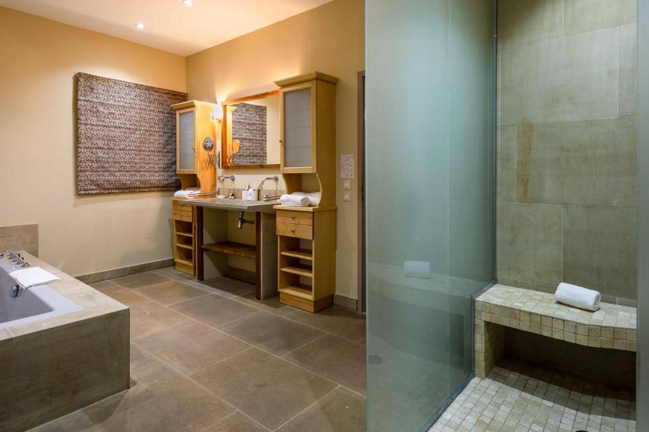 Le Clos Violette et Le 11 D'Aglaé - Appart' Hôtel de Charme Design de Luxe in L'Isle-sur-la-Sorgue, Vaucluse