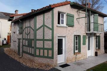 Gîte pour 5 personnes, avec jardin à Queaux
