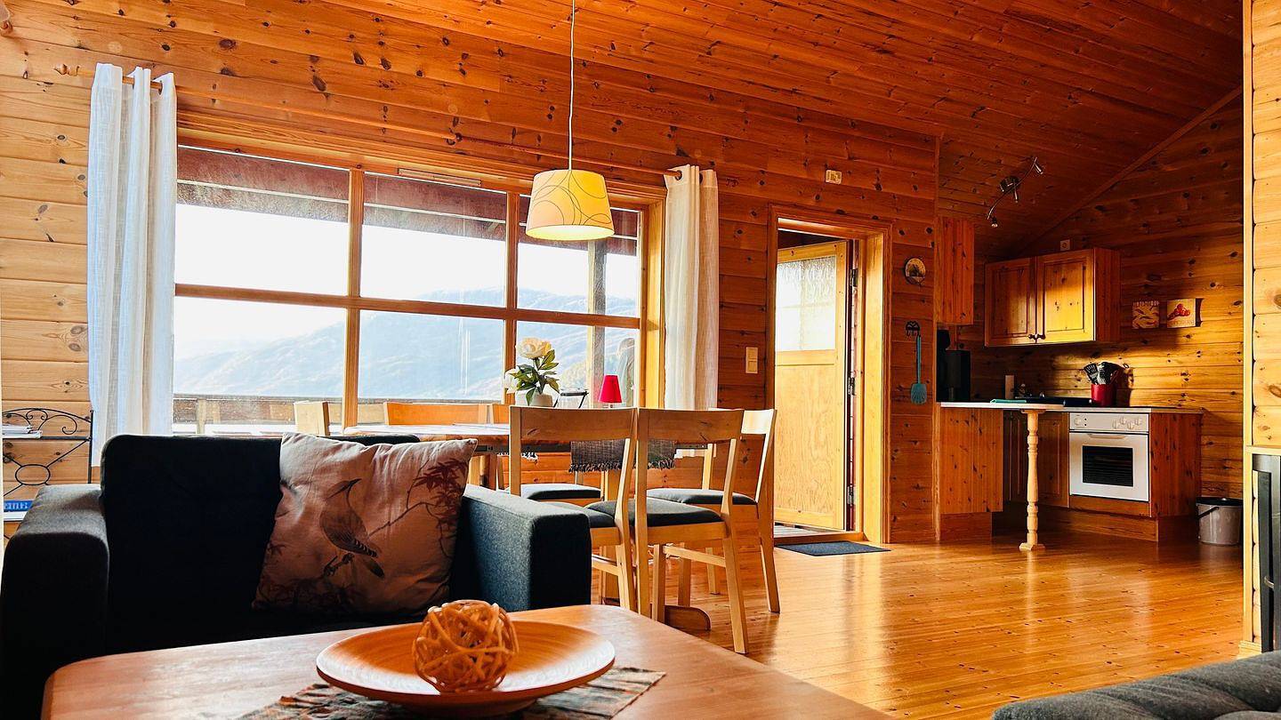 Tolle Hütte am Harangerfjord, grandioses Fjordpanorama, 20 Ps Motorboot mietbar! in Hardangerfjord