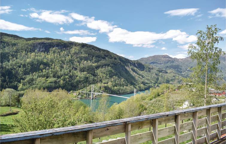 Ferienhaus für 6 Personen mit Terrasse in Kvam herad