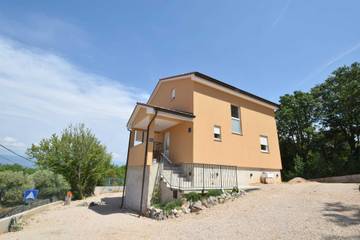 Villa for 4 Guests in Vrbnik, Croatian Adriatic, Picture 2