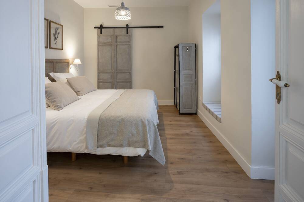 Entire apartment, Petronila 2 Bedroom Apartment in Mérida, Badajoz Province