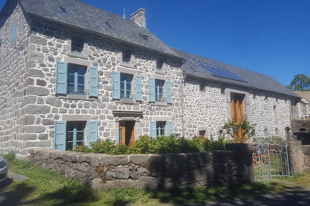 Agriturismo pour 22 Personnes dans Virargues, Région de Saint-Flour