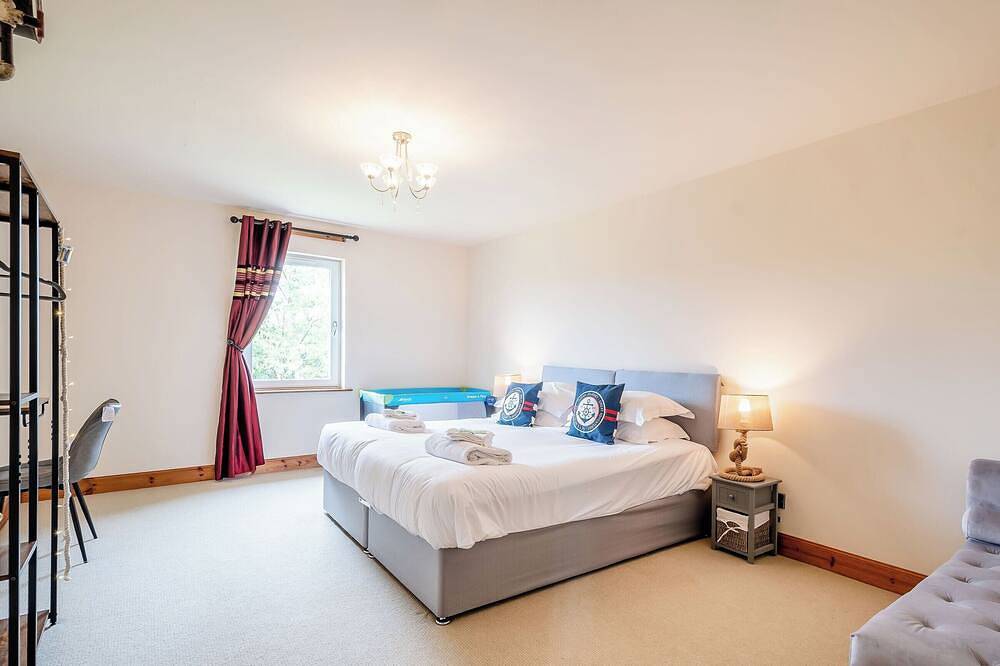 Seaviews and Hot Tub at Admirals Anchor in Portpatrick, Dumfries and Galloway