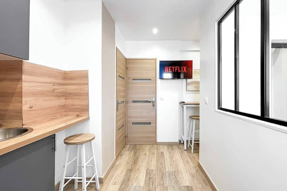 Entire apartment, Hoche A 22 - One Bedroom Apartment, Sleeps 3 in Le Pré-Saint-Gervais, Seine-Saint-Denis