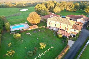 Gîte pour 5 personnes, avec piscine dans Terres-de-Haute-Charente