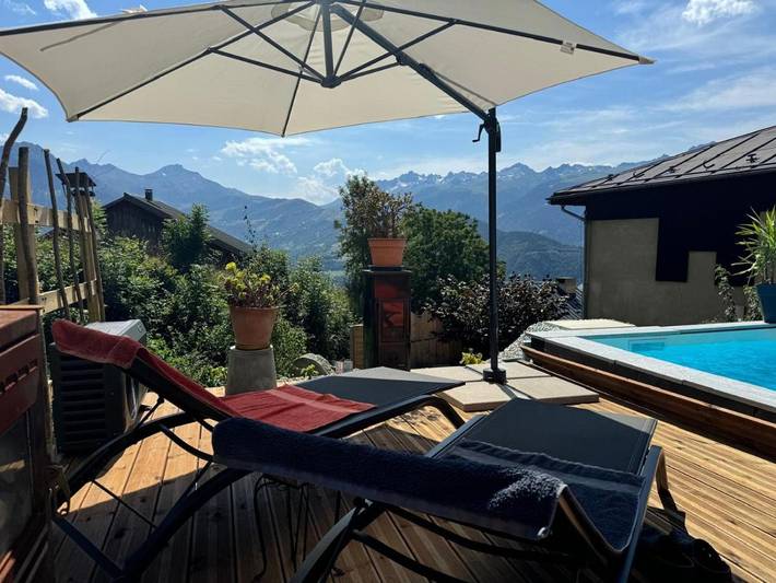 Gîte pour 2 personnes, avec terrasse ainsi que vue et piscine, animaux acceptés à Aigueblanche - 4