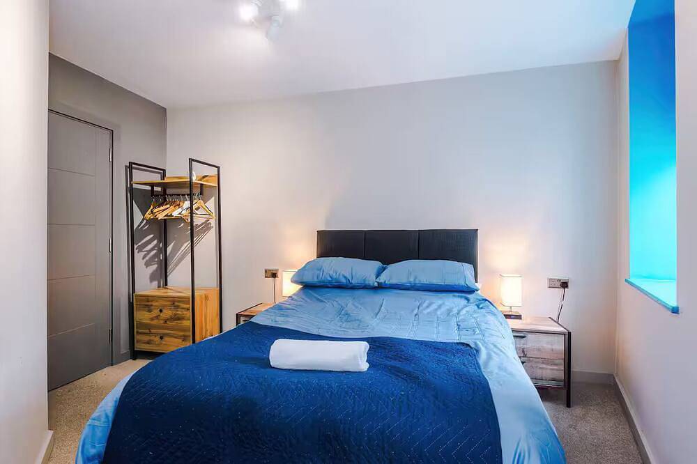 Stylish 2 Bedroom Apartment in Central Wigan by Eason Stays in Wigan, Greater Manchester