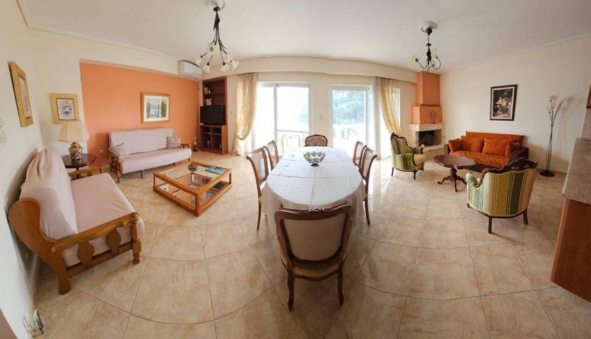 Ferienwohnung für 5 Personen, mit Balkon und Terrasse sowie Ausblick in Karystos