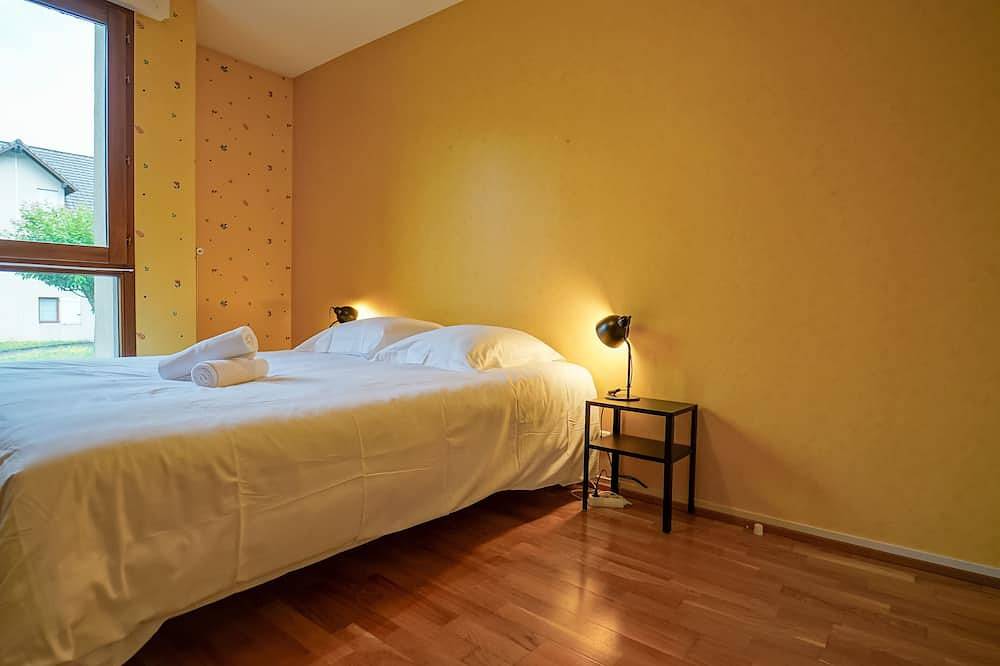 Apartamento entero, Le Bleu du Lac - 150m from the lake - terrace & parking in Sevrier in Sévrier, Parque natural regional del Macizo de Bauges